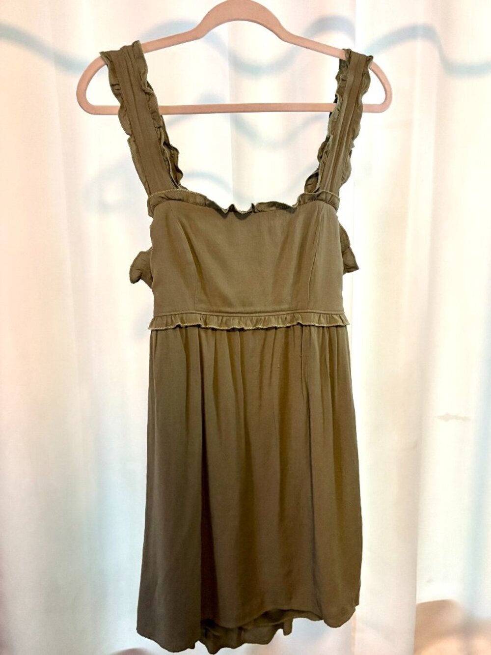 Green Ruffeled dress - Picture 2 of 3